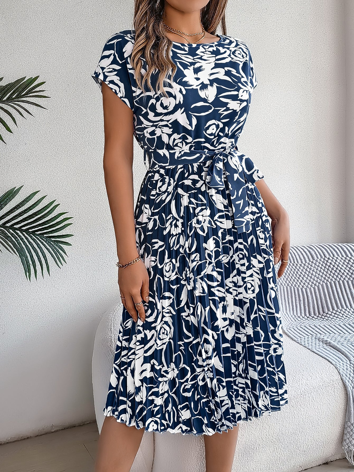 VeloraMist™ — Command Attention with Effortless Glam and All-Day Confidence
