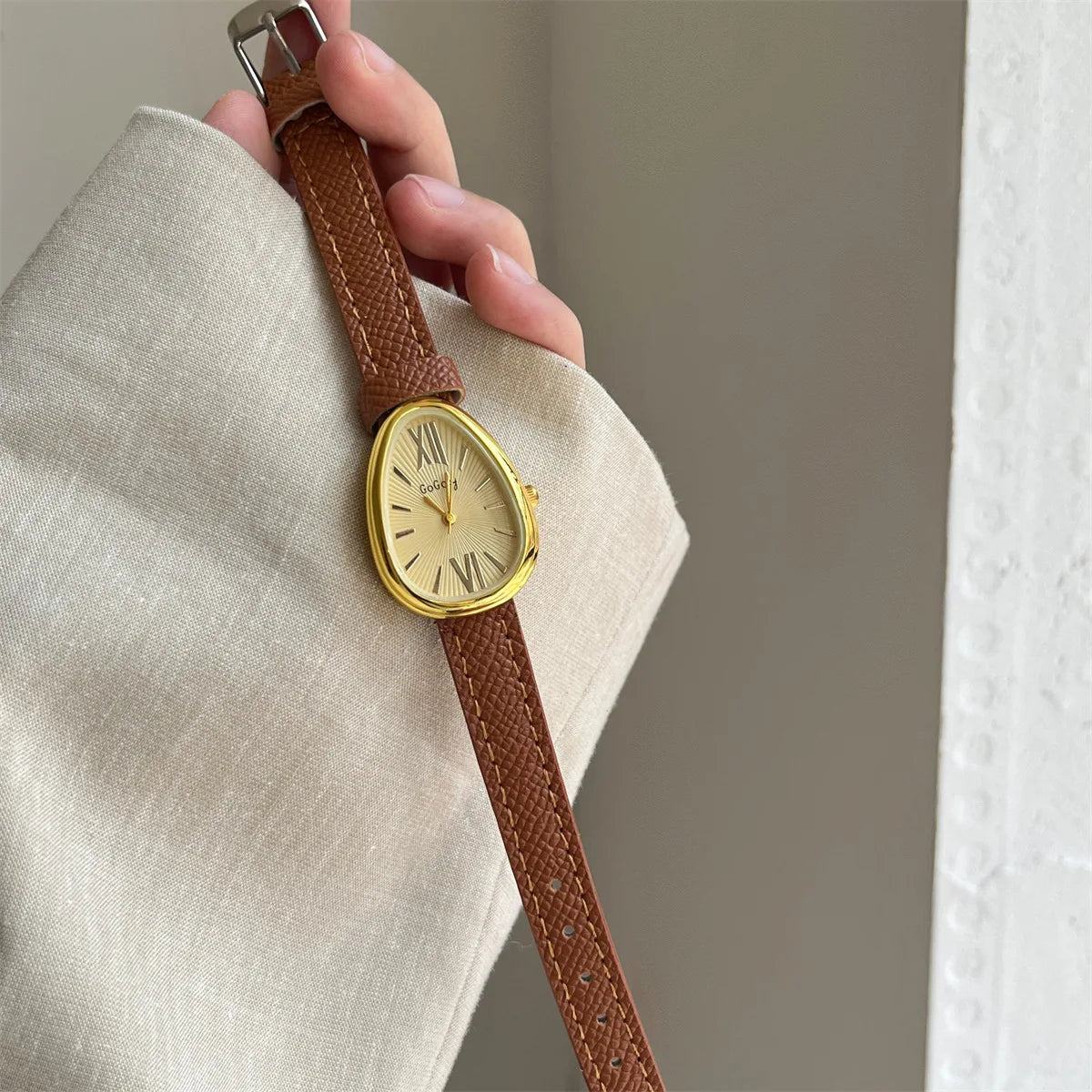 Norla — Vintage Teardrop Oval Watch with Leather Band