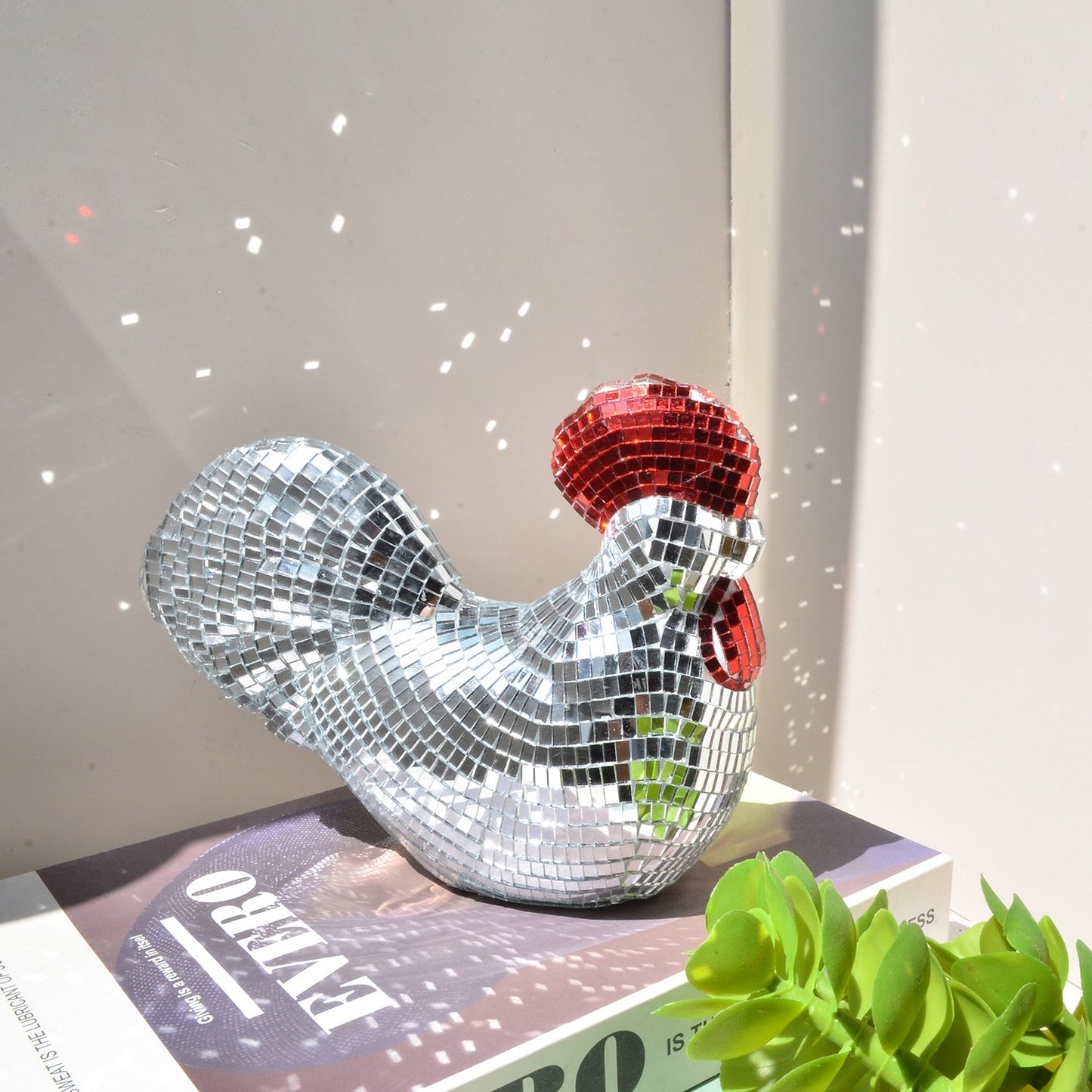 ZelloGlow — Reflective Mosaic Rooster Accent Light with Retro Style