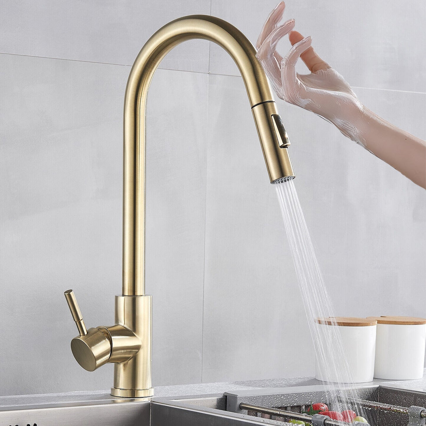 Valenno — Touch-Activated Kitchen Faucet with Pull-Out Sprayer