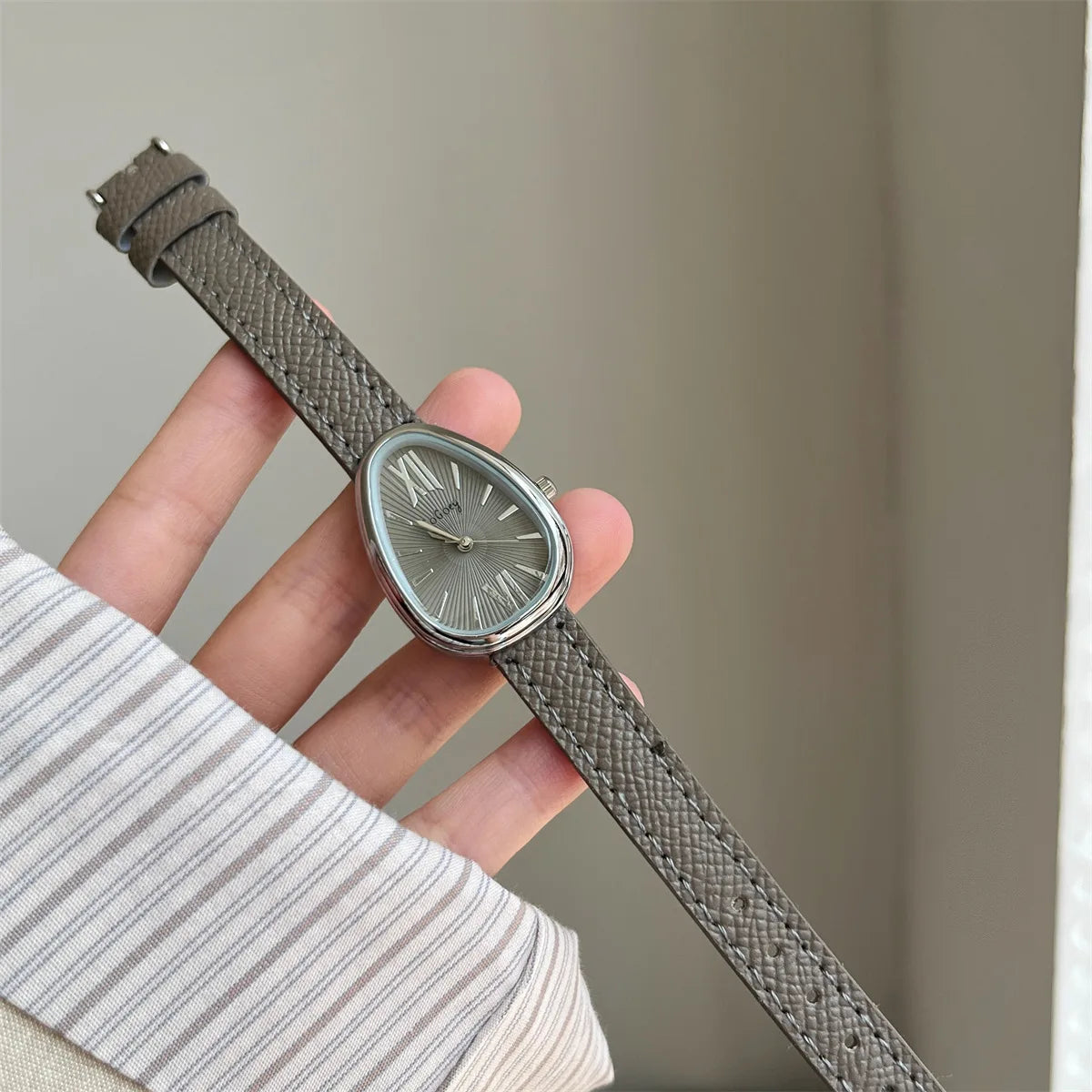Norla — Vintage Teardrop Oval Watch with Leather Band