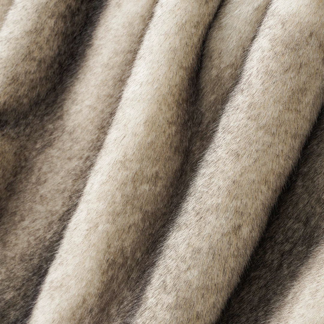VioraLux — Soft Plush Throw Blanket with Lightweight Warmth