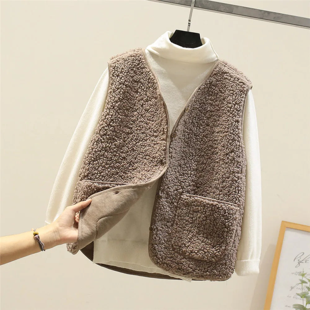 Laylaa — Lightweight Wool Blend Vest with Breathable Warmth