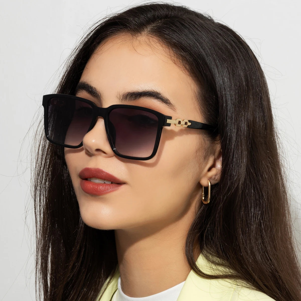 Selan — Oversized Square Sunglasses with Gold Chain-Link Arms