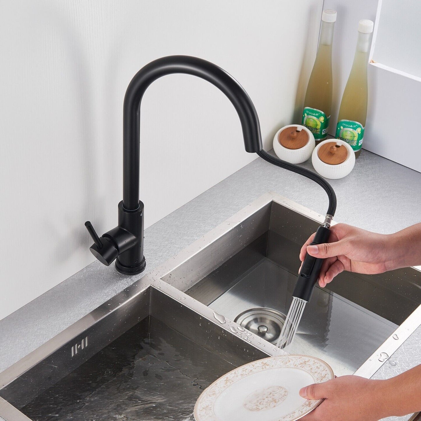Valenno — Touch-Activated Kitchen Faucet with Pull-Out Sprayer