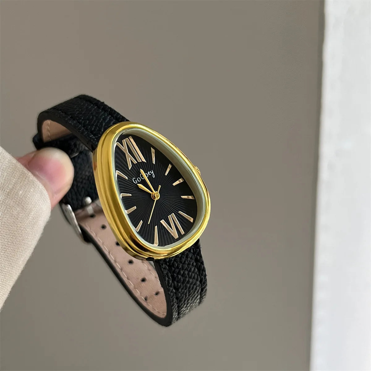 Norla — Vintage Teardrop Oval Watch with Leather Band
