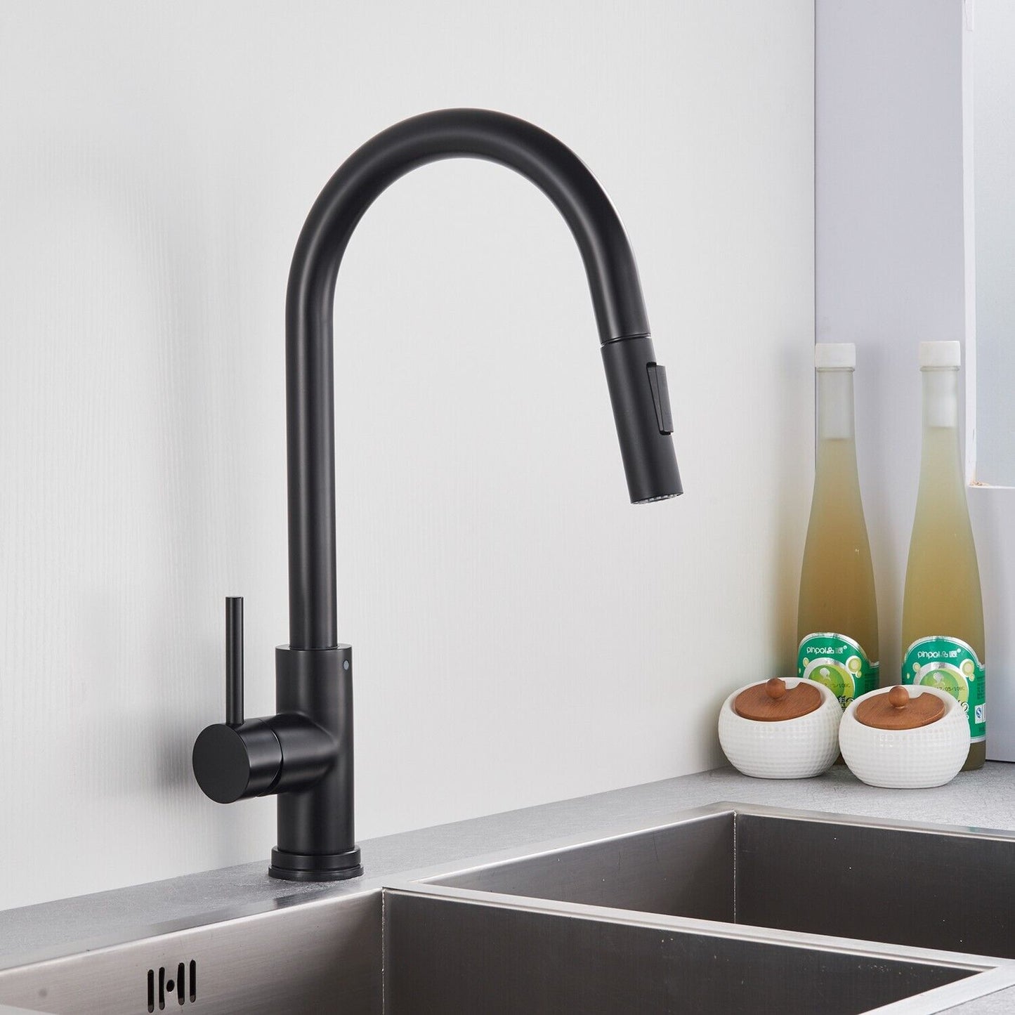 Valenno — Touch-Activated Kitchen Faucet with Pull-Out Sprayer