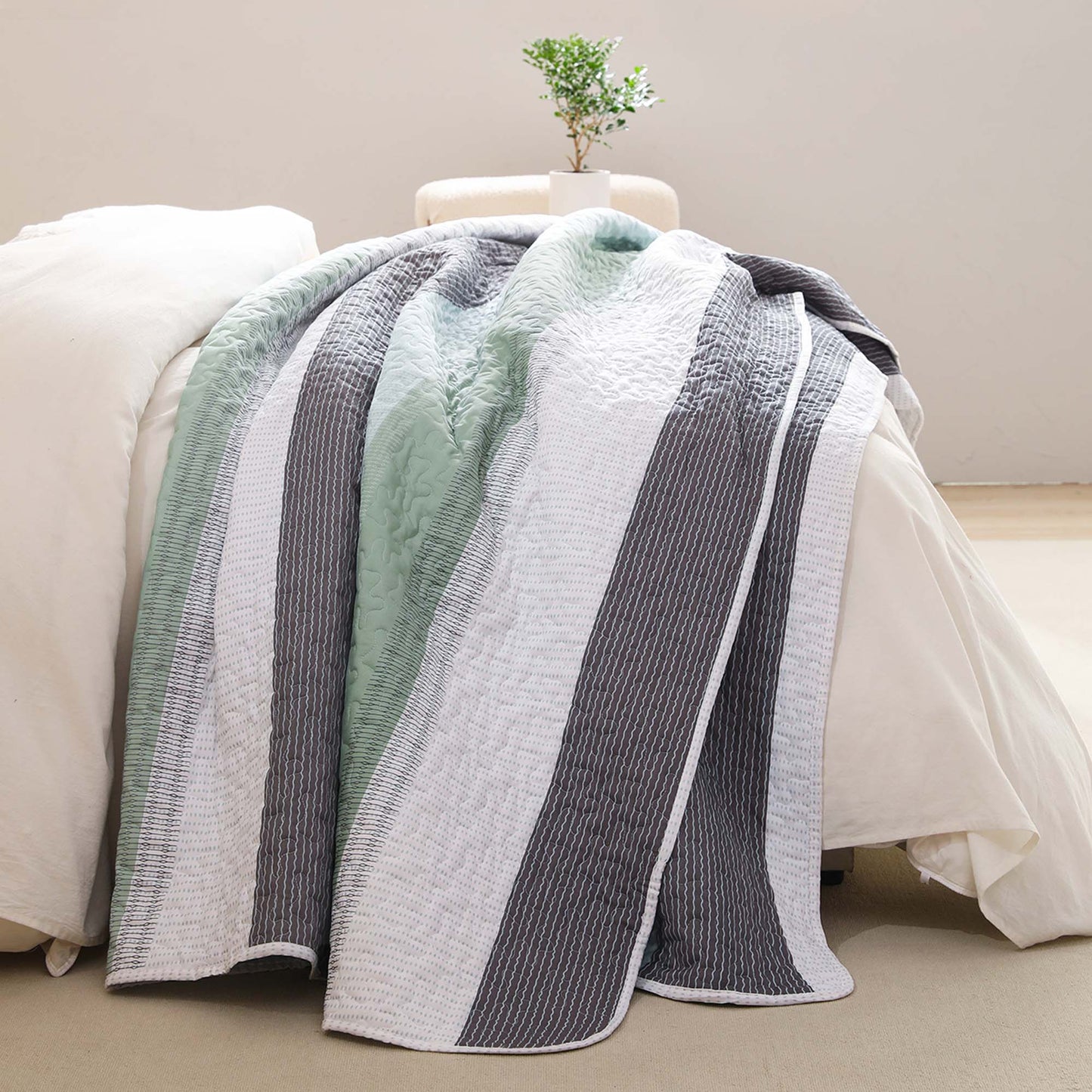 NoirZen™ Quilt Set — Wrap Yourself in Bold Style and All-Season Cloudlike Comfort