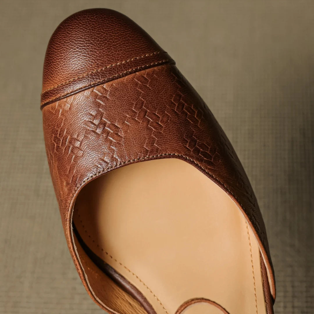 VintageStride™ — Step Confidently in Luxurious Comfort That Lasts All Day