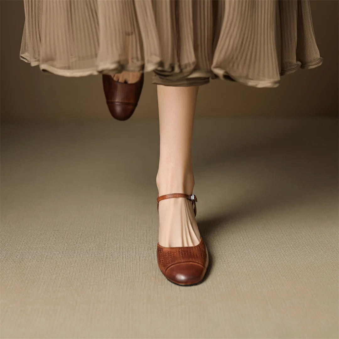 VintageStride™ — Step Confidently in Luxurious Comfort That Lasts All Day