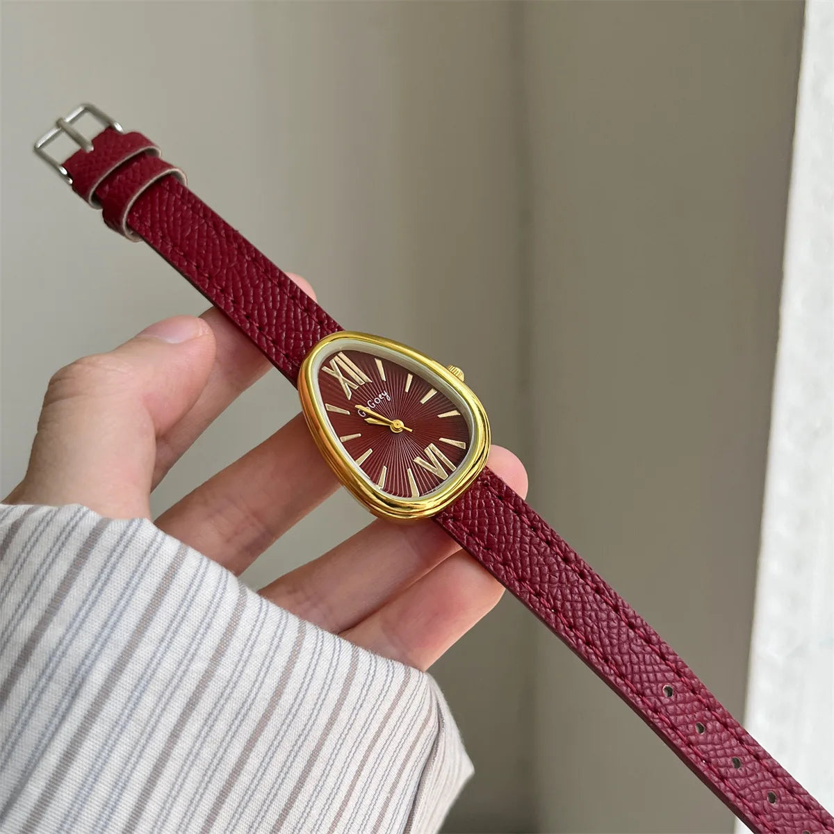 Norla — Vintage Teardrop Oval Watch with Leather Band