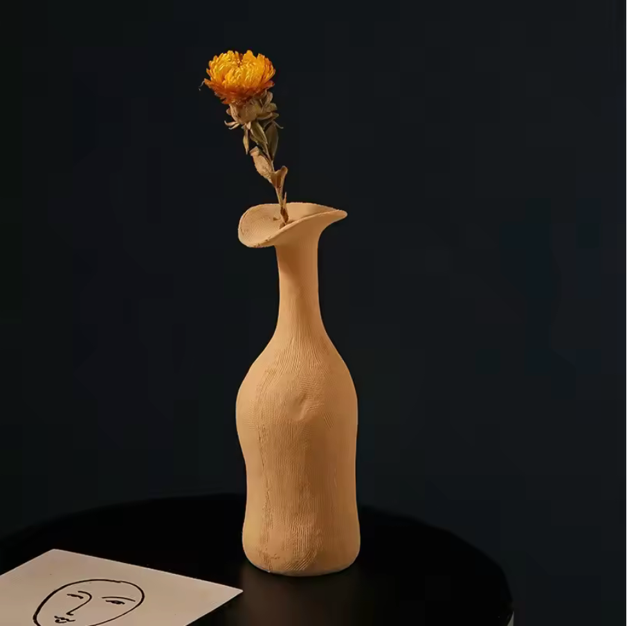 Elara — Handcrafted Nordic Ceramic Vase with Morandi Colors