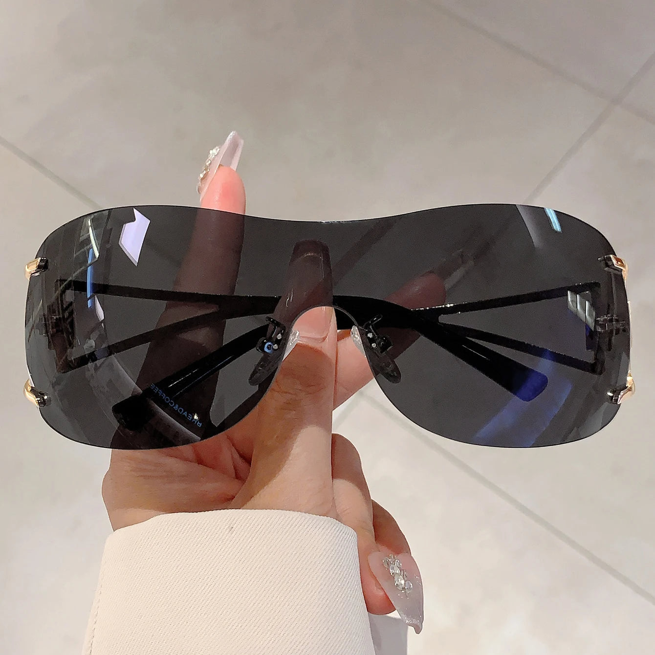 Lioren Shield — Oversized Wraparound Sunglasses with UV400 Protection