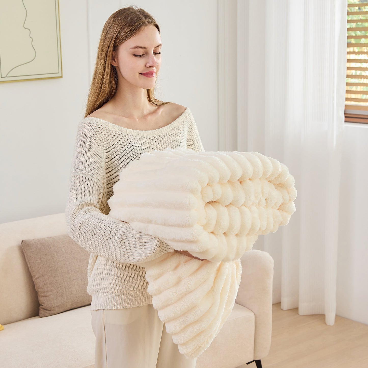 Calora — Lightweight Soft Microfiber Fleece Blanket for Everyday Comfort
