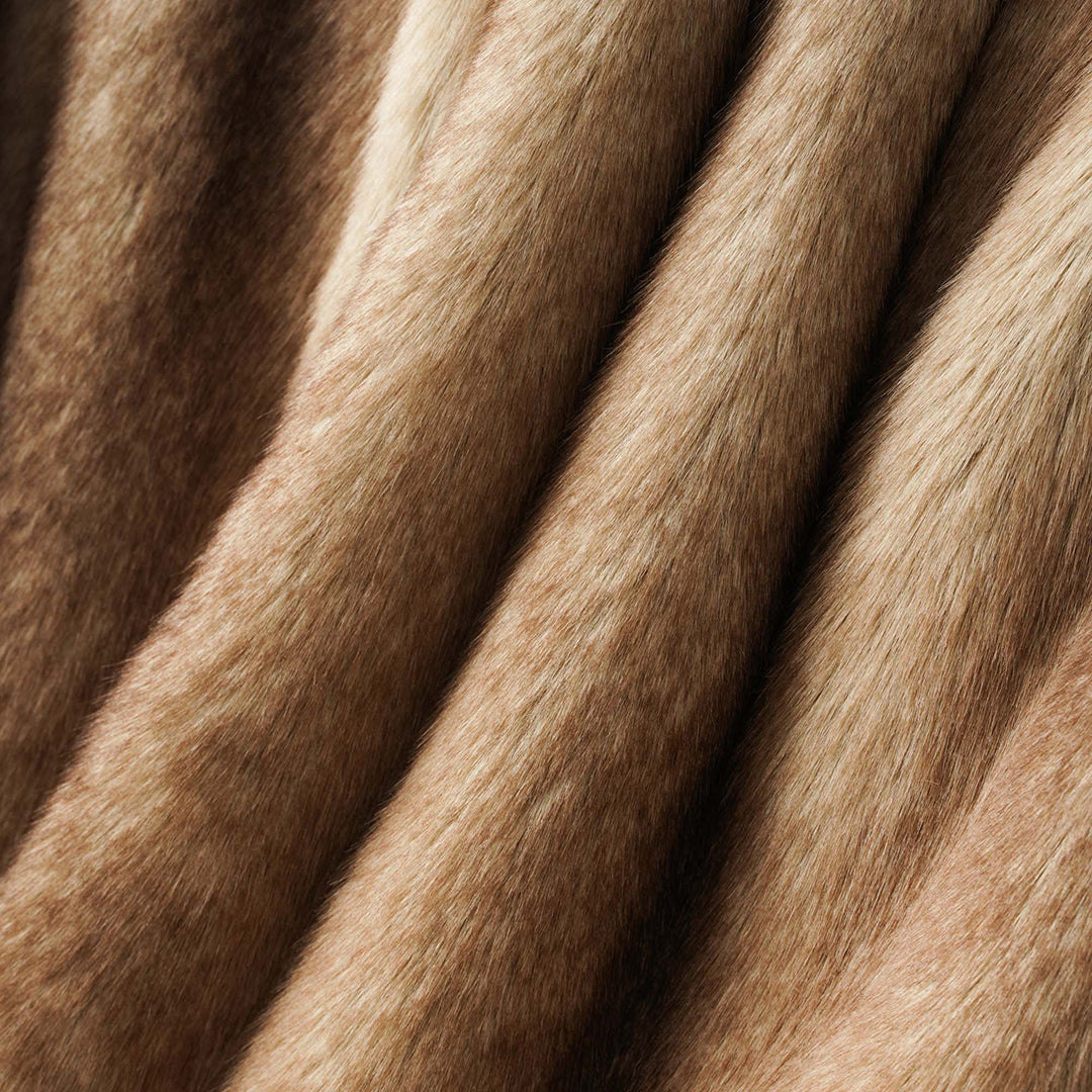 VioraLux — Soft Plush Throw Blanket with Lightweight Warmth