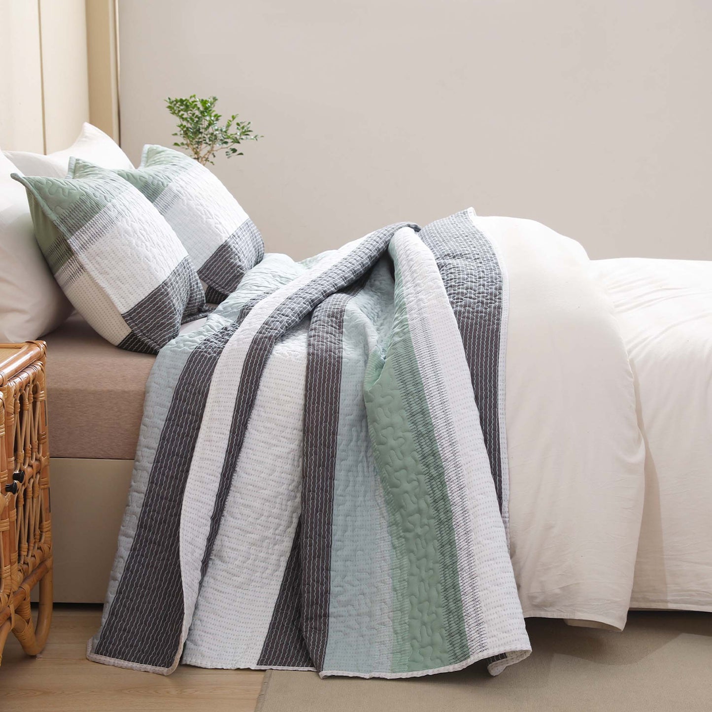 NoirZen™ Quilt Set — Wrap Yourself in Bold Style and All-Season Cloudlike Comfort