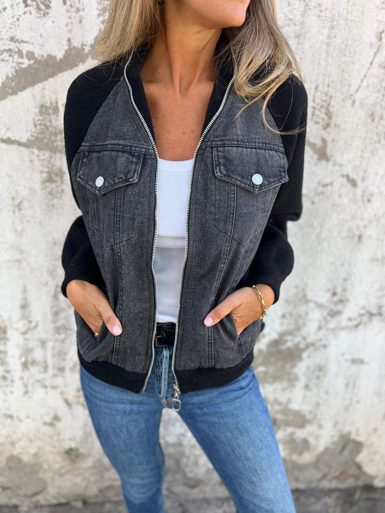 Liora — Classic Denim Jacket with Comfortable Fit and Versatile Style