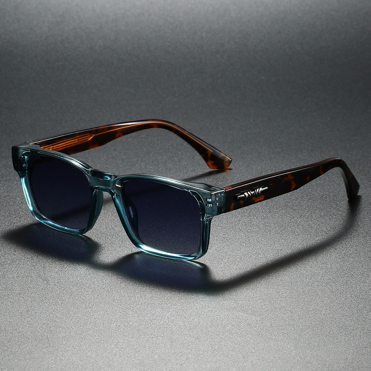 Loro Sunglasses — Lightweight UV400 Protection with Structured Frame
