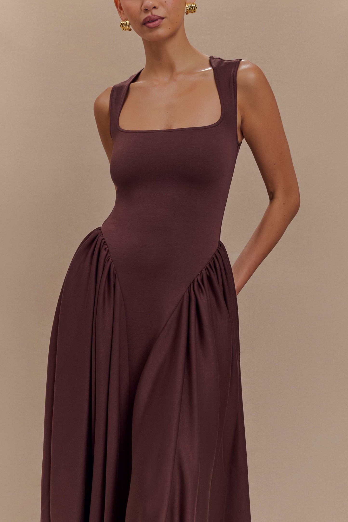 Alvani — Flattering Midi Dress with Structured Fit and Full Skirt