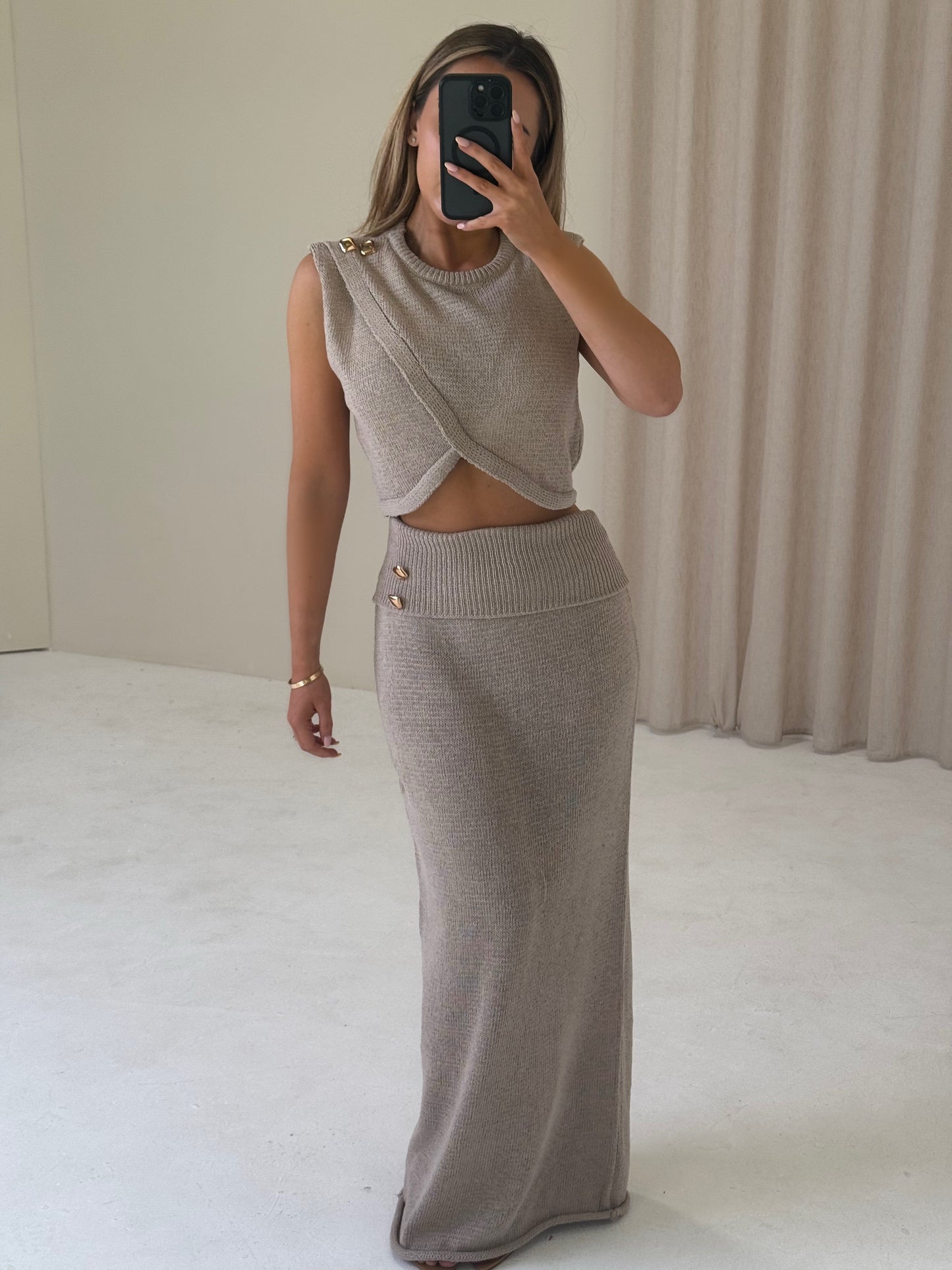 LuxeFleur™ — Command Every Room with Effortless Elegance and All-Day Comfort