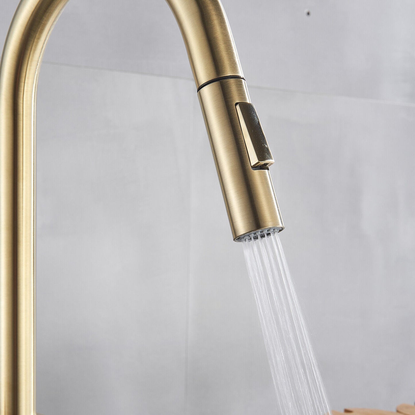 Valenno — Touch-Activated Kitchen Faucet with Pull-Out Sprayer