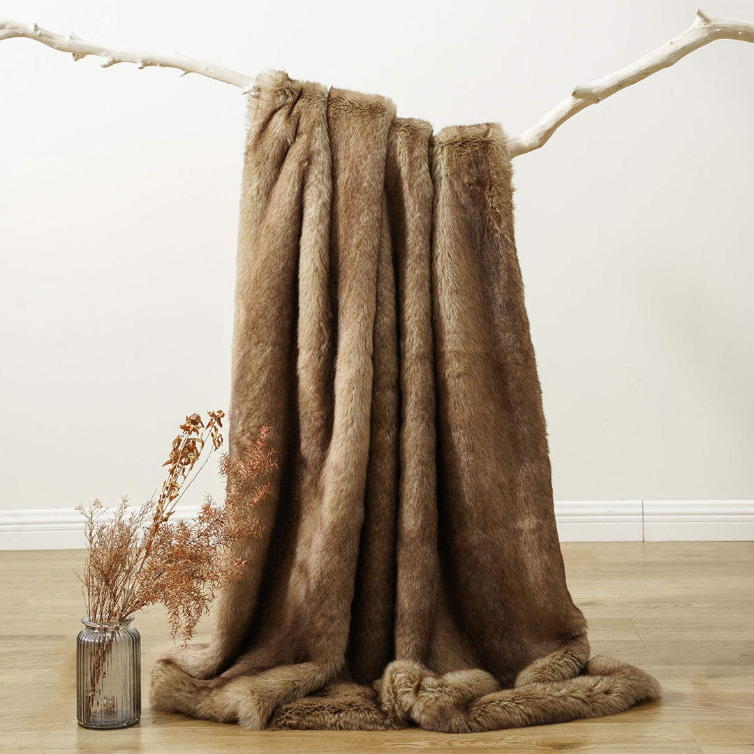 VioraLux — Soft Plush Throw Blanket with Lightweight Warmth