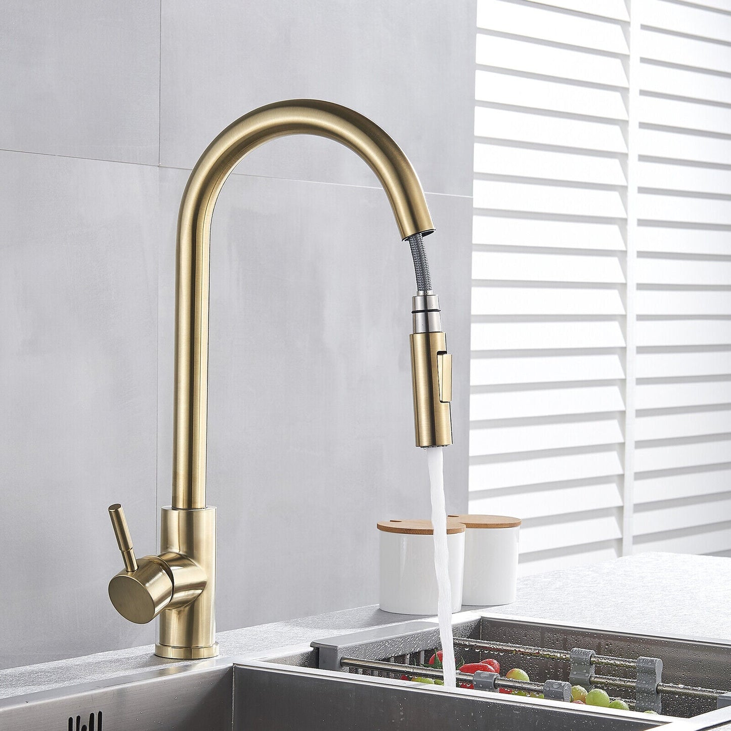 Valenno — Touch-Activated Kitchen Faucet with Pull-Out Sprayer