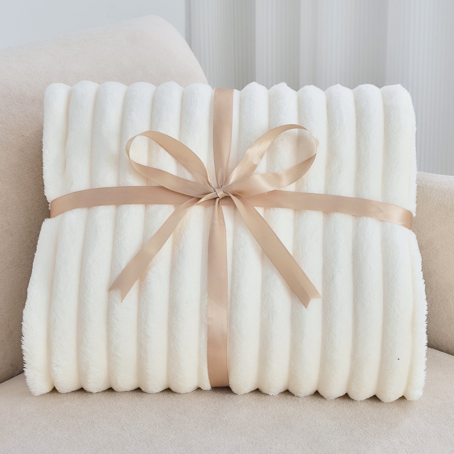 Calora — Lightweight Soft Microfiber Fleece Blanket for Everyday Comfort