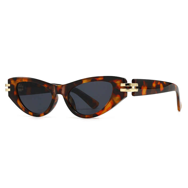 Vessara — Retro Cat-Eye Sunglasses with Gradient UV Protection