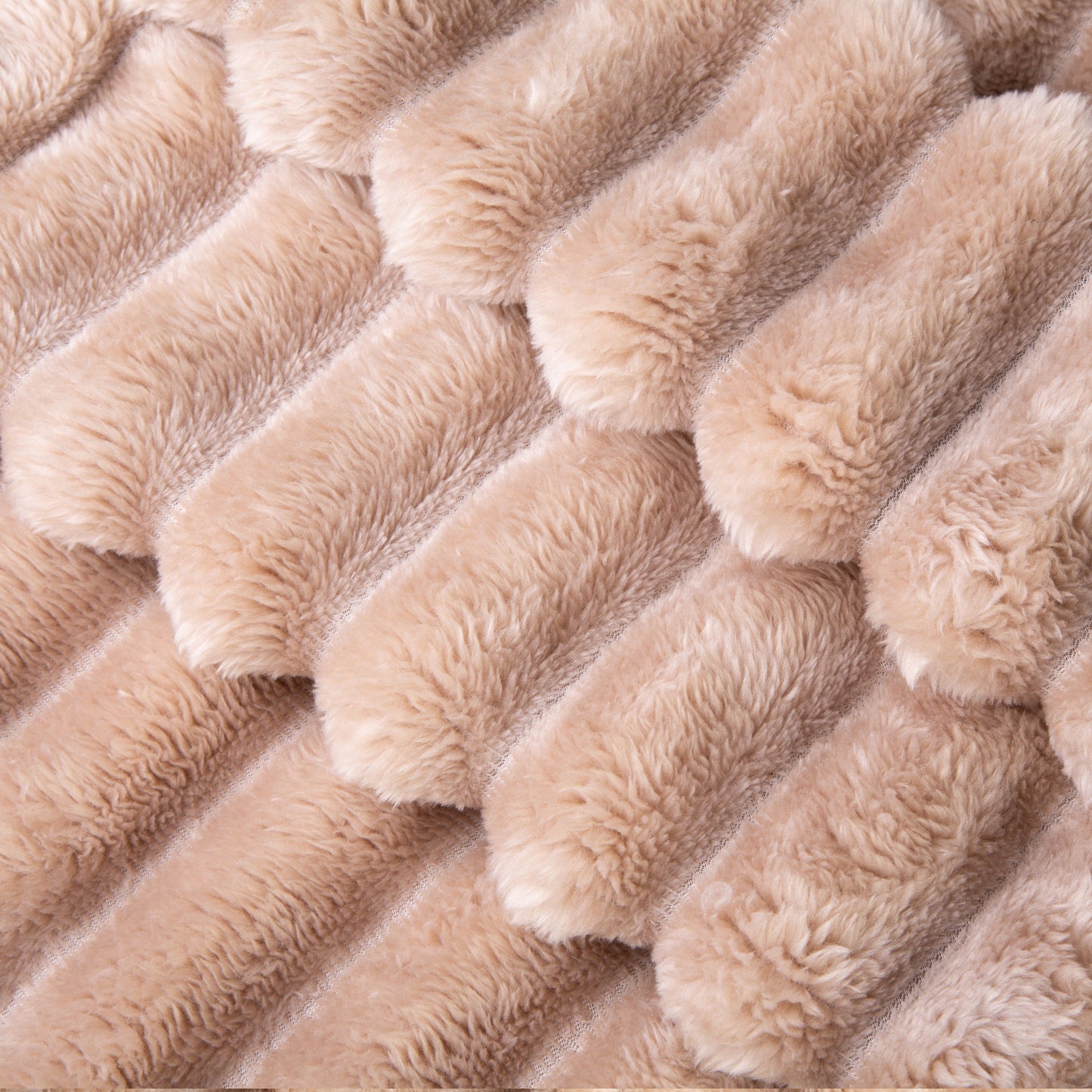 Calora — Lightweight Soft Microfiber Fleece Blanket for Everyday Comfort