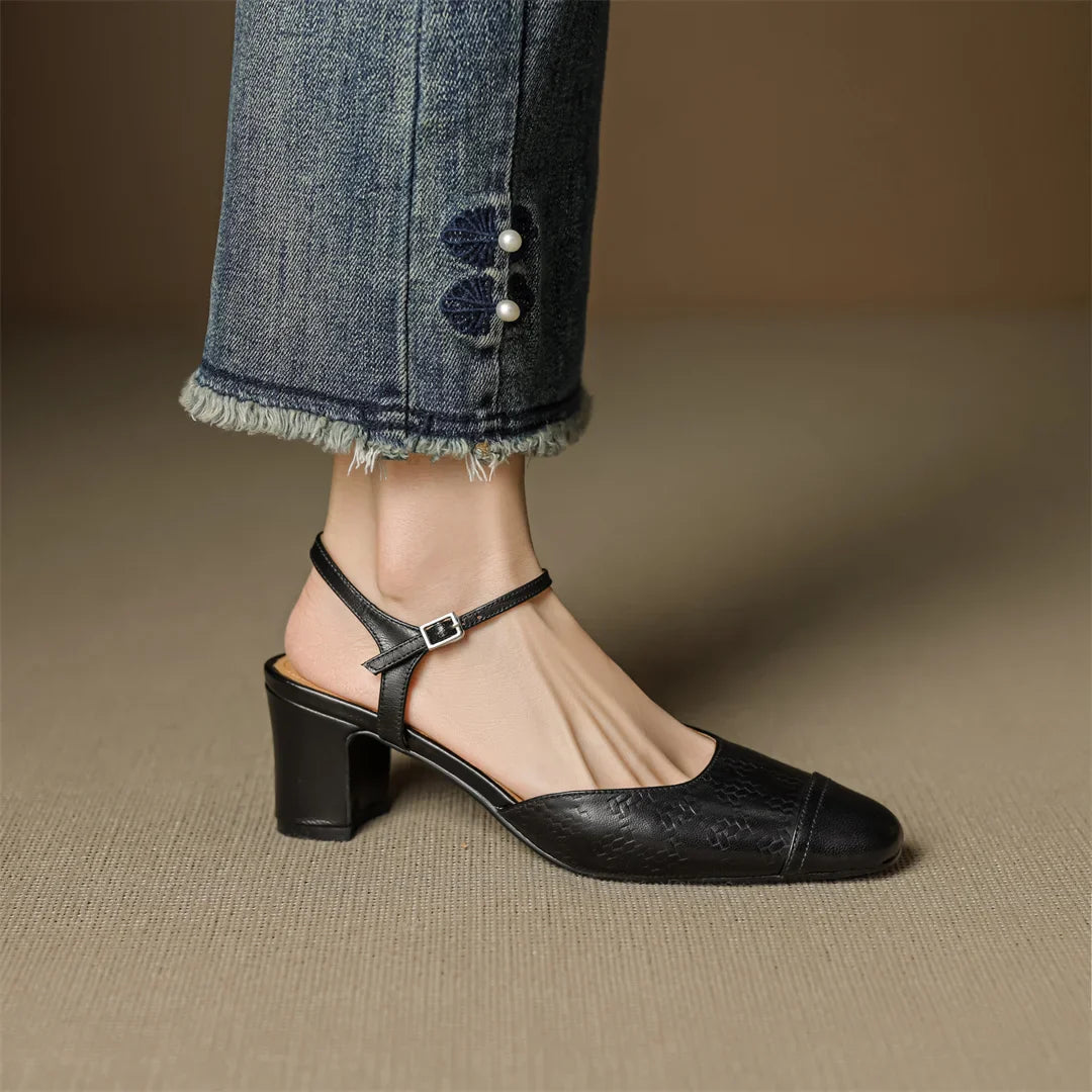 VintageStride™ — Step Confidently in Luxurious Comfort That Lasts All Day