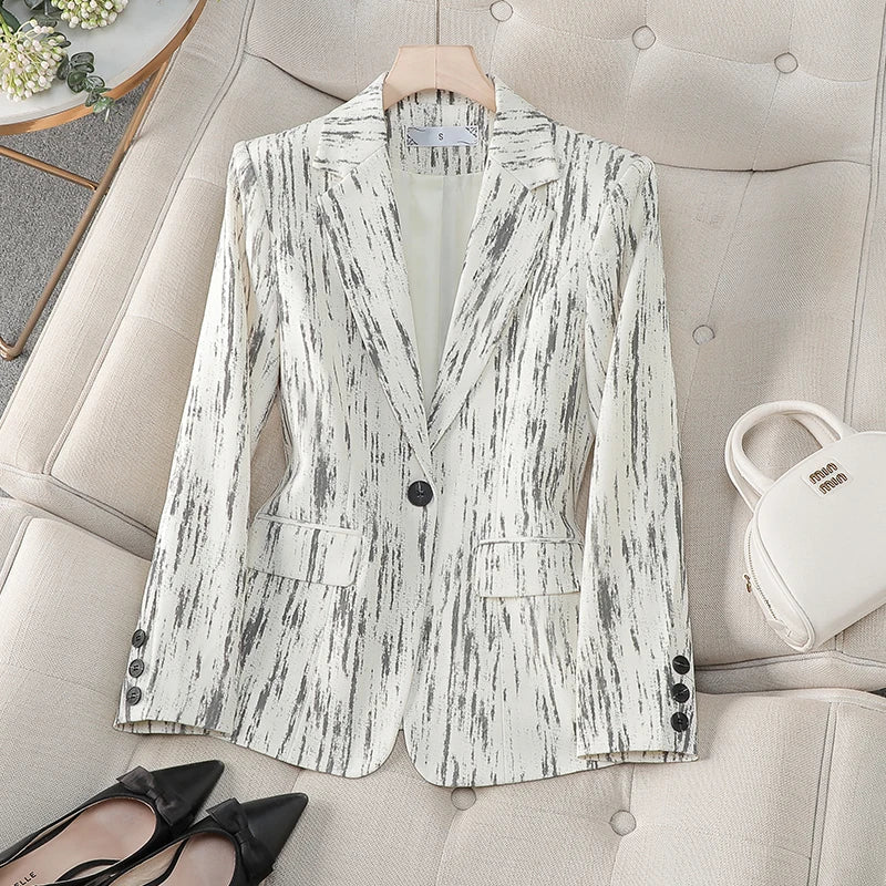 Norla — Tailored Vertical Grain Blazer with Structured Fit