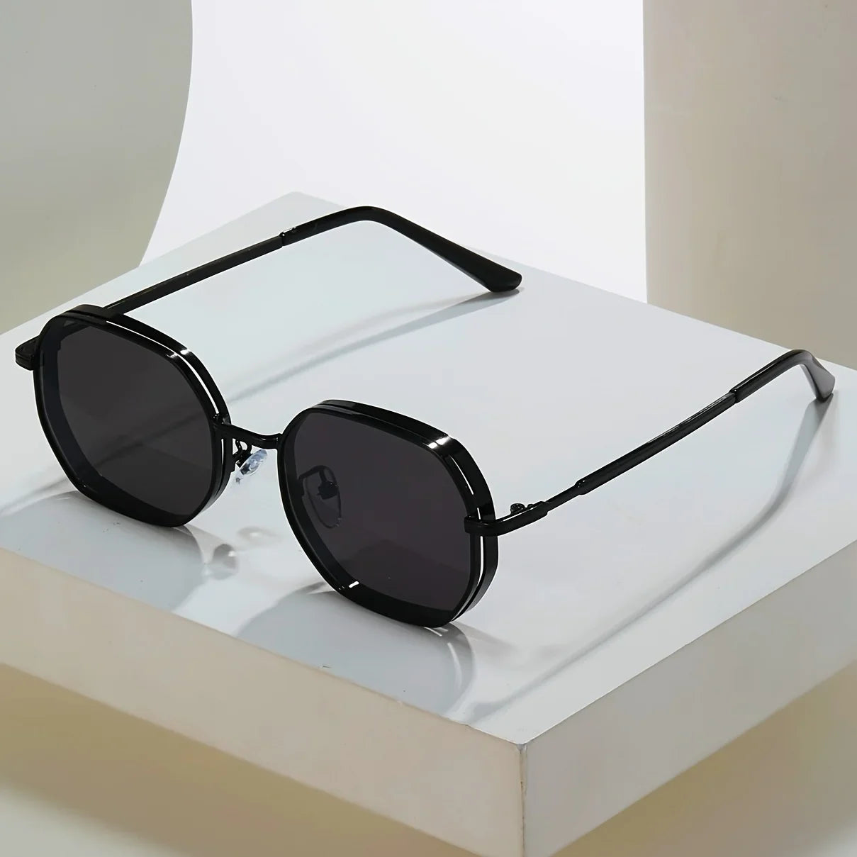 Lurexen — Retro Metal Frame Sunglasses with UV400 Protection