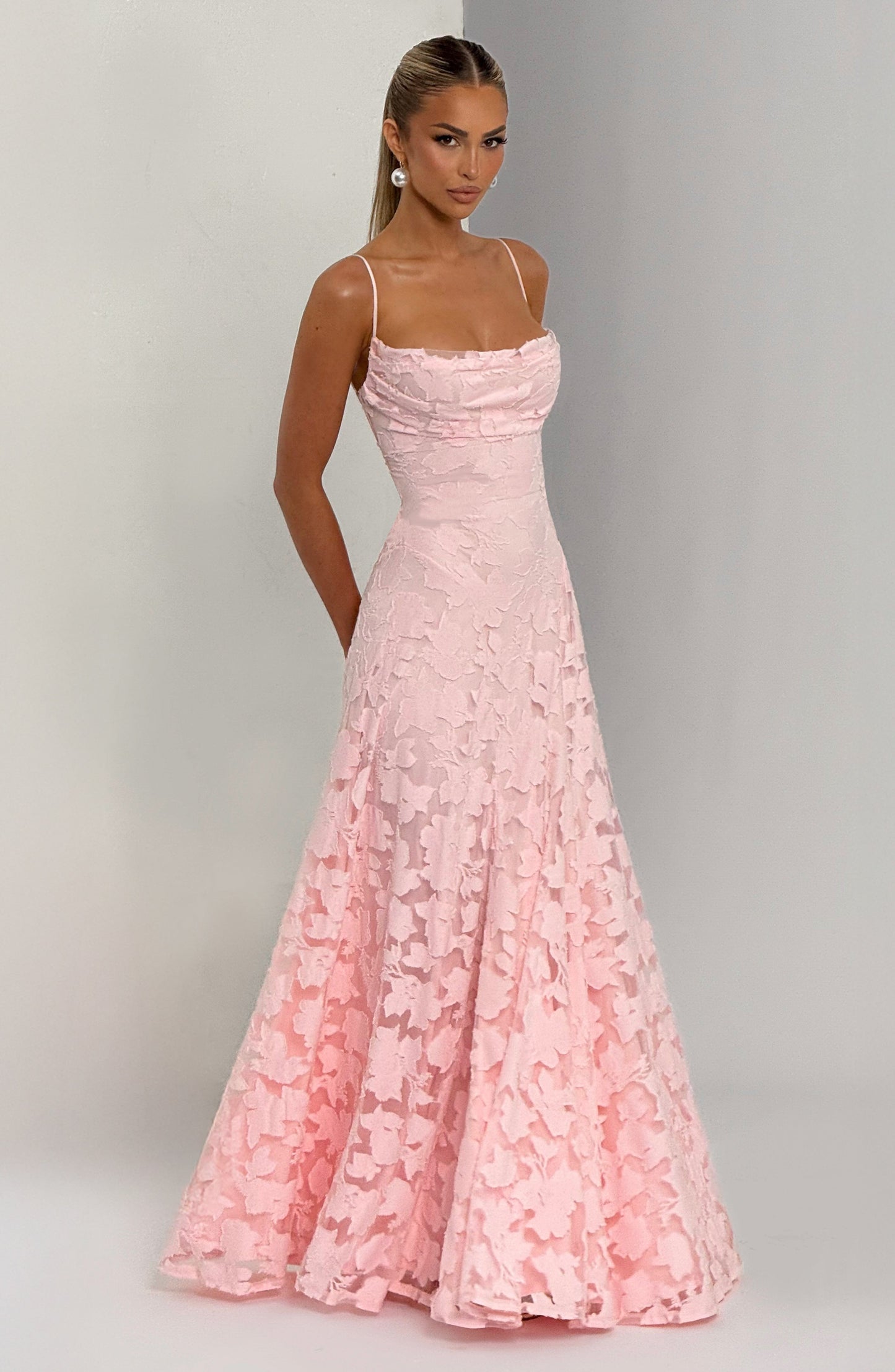 LuxeVera™ Dress — Unleash Bold Confidence with Featherlight Comfort and Show-Stopping Style