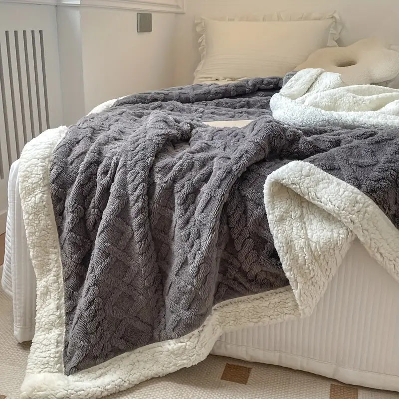 LuxeCloud™ Blanket — Your Ultimate Year-Round Hug of Heavenly Softness and Calm