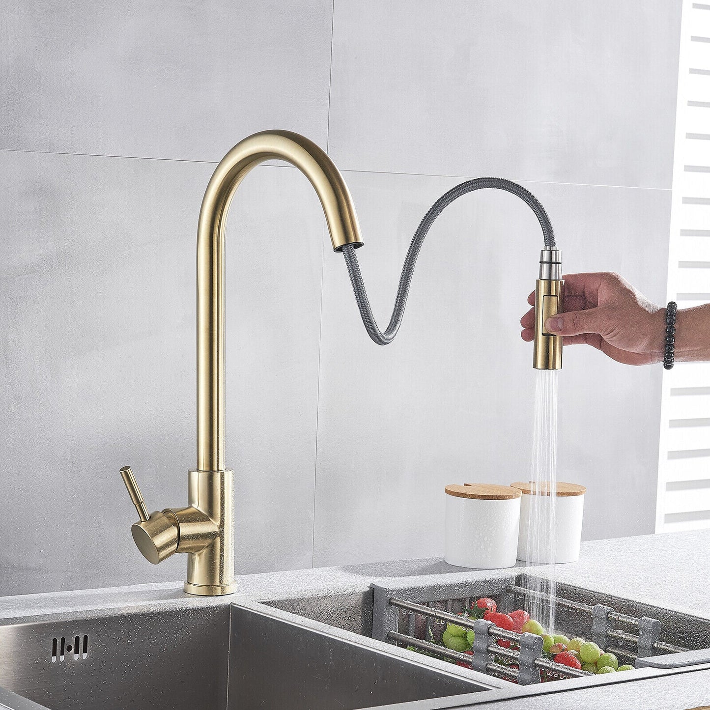 Valenno — Touch-Activated Kitchen Faucet with Pull-Out Sprayer