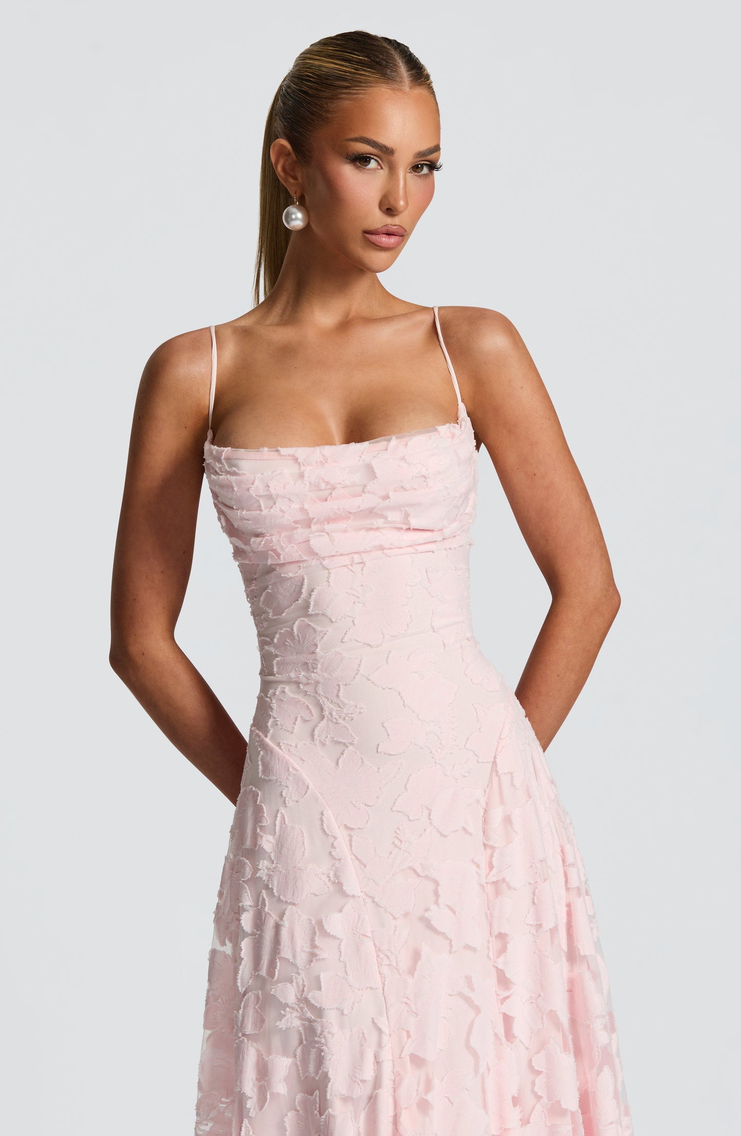 LuxeVera™ Dress — Unleash Bold Confidence with Featherlight Comfort and Show-Stopping Style