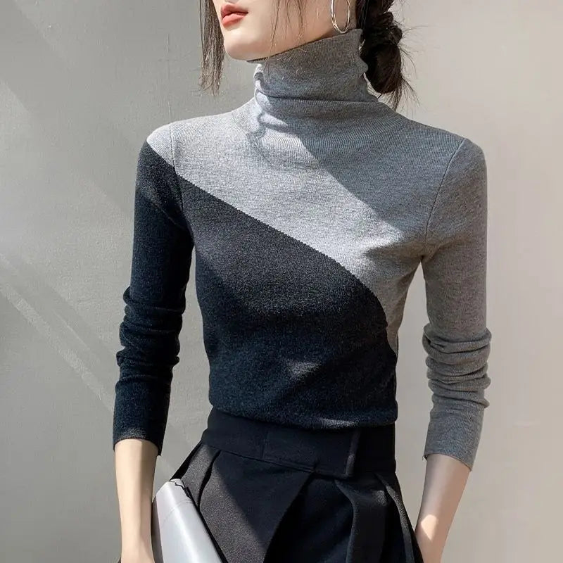 Kairo — Two-Tone Split Sweater with Tailored Fit and Soft Knit