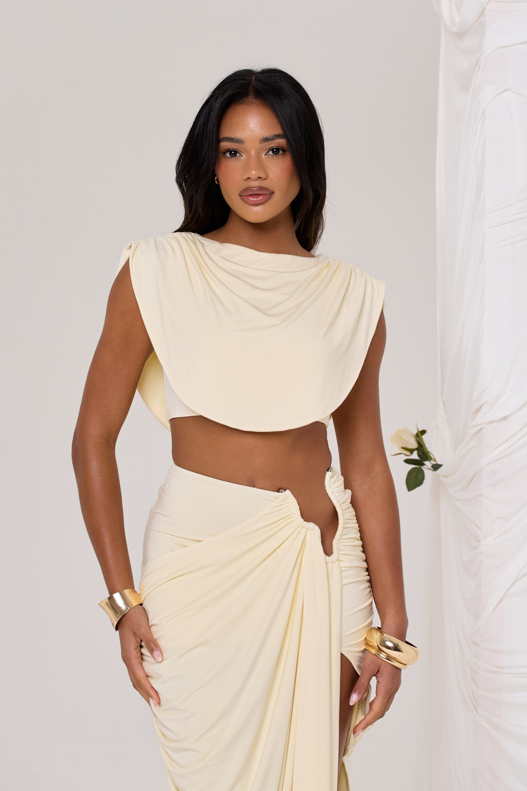 VeloraCharm™ — Sculpt Your Waist Into an Irresistible Power Symbol