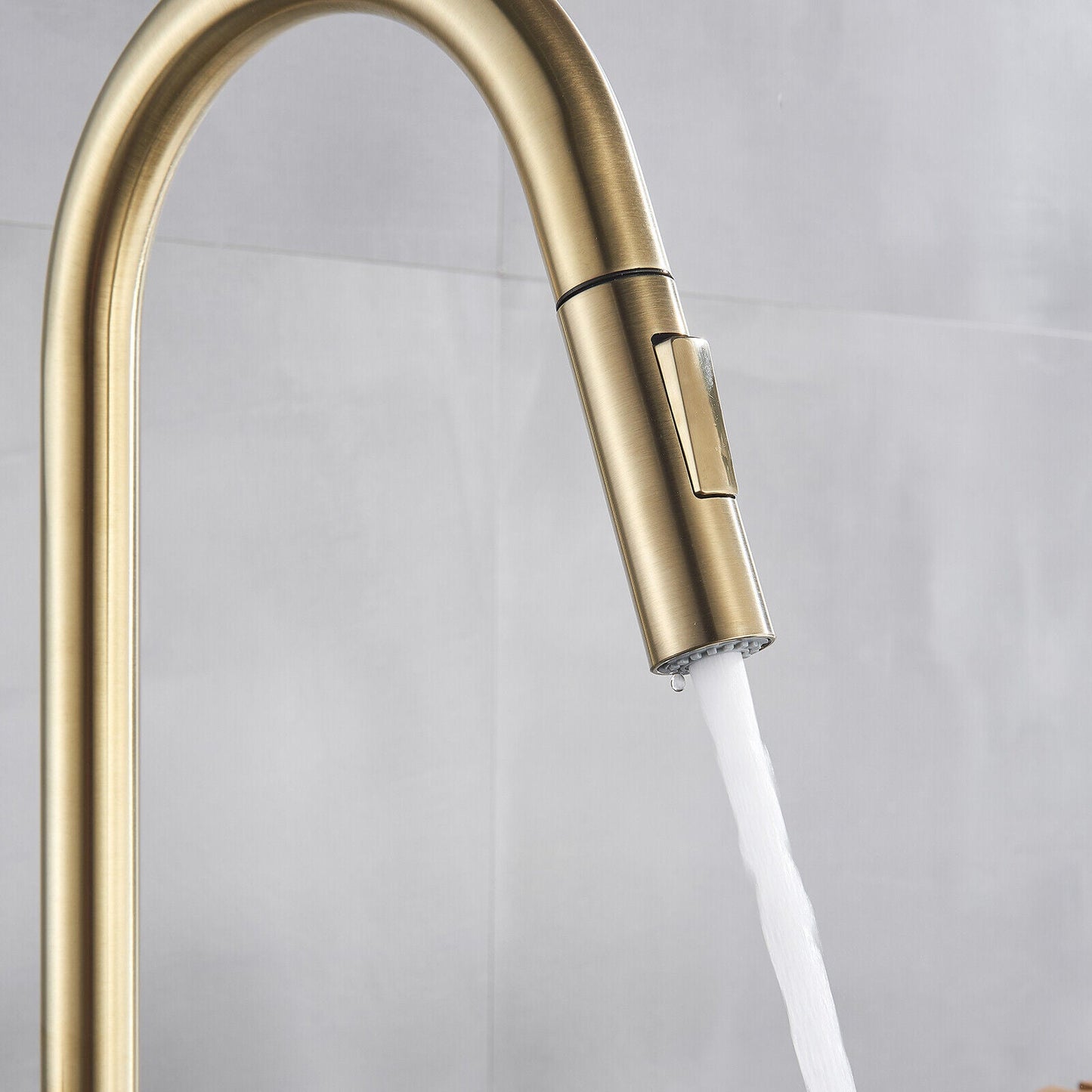 Valenno — Touch-Activated Kitchen Faucet with Pull-Out Sprayer