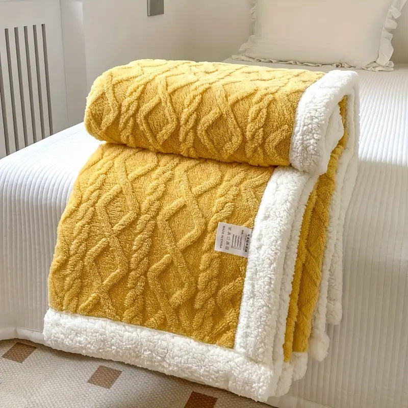 LuxeCloud™ Blanket — Your Ultimate Year-Round Hug of Heavenly Softness and Calm