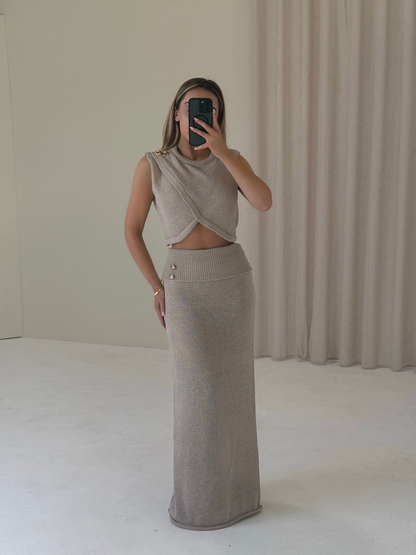 LuxeFleur™ — Command Every Room with Effortless Elegance and All-Day Comfort
