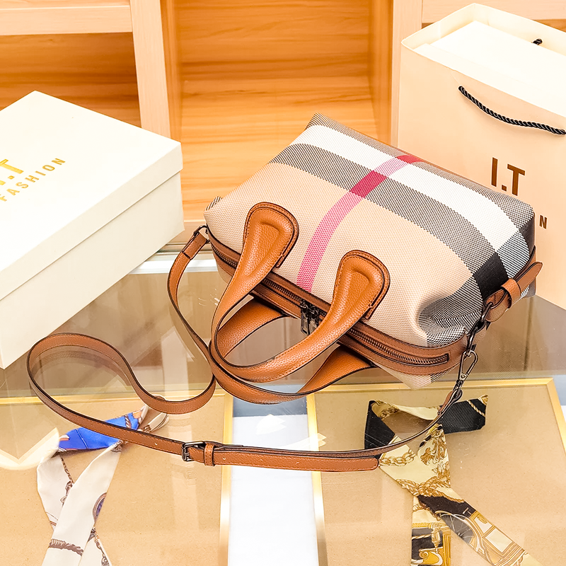 Bloomsbury Bag™ — Own Every Room with Rugged Luxury and Effortless Style