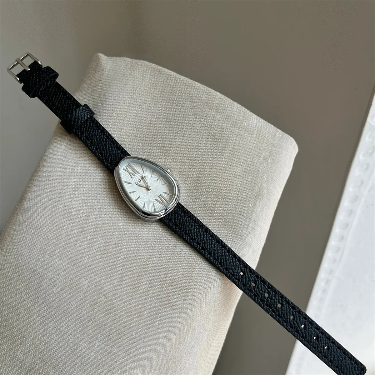 Norla — Vintage Teardrop Oval Watch with Leather Band