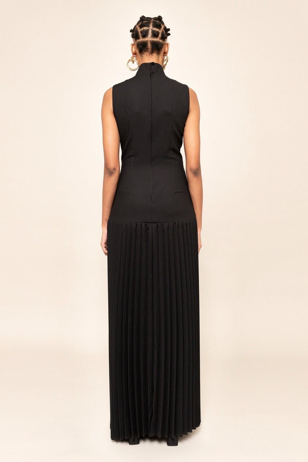 VenariLuxe™ Pleated Cutout Maxi Dress — Own Every Room with Irresistible Power and Grace
