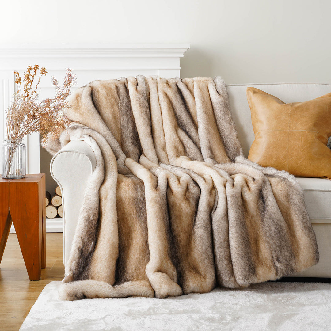 VioraLux — Soft Plush Throw Blanket with Lightweight Warmth