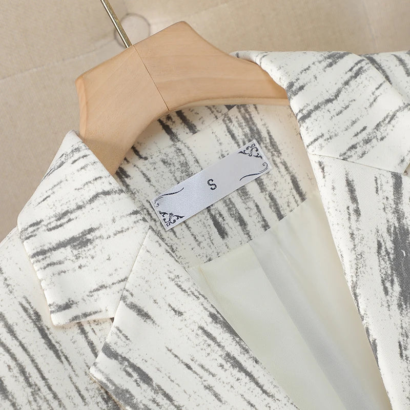Norla — Tailored Vertical Grain Blazer with Structured Fit