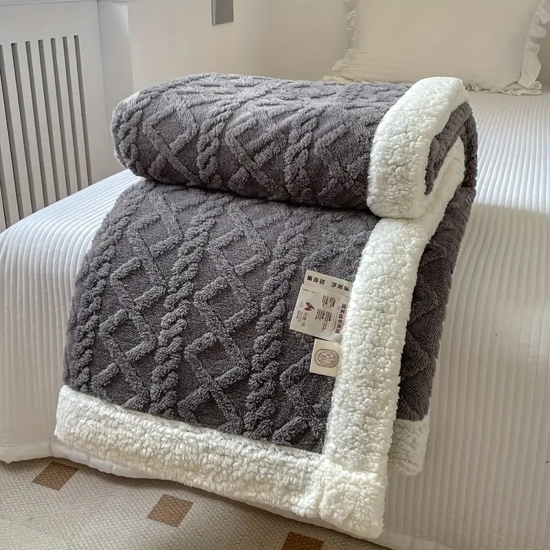 LuxeCloud™ Blanket — Your Ultimate Year-Round Hug of Heavenly Softness and Calm