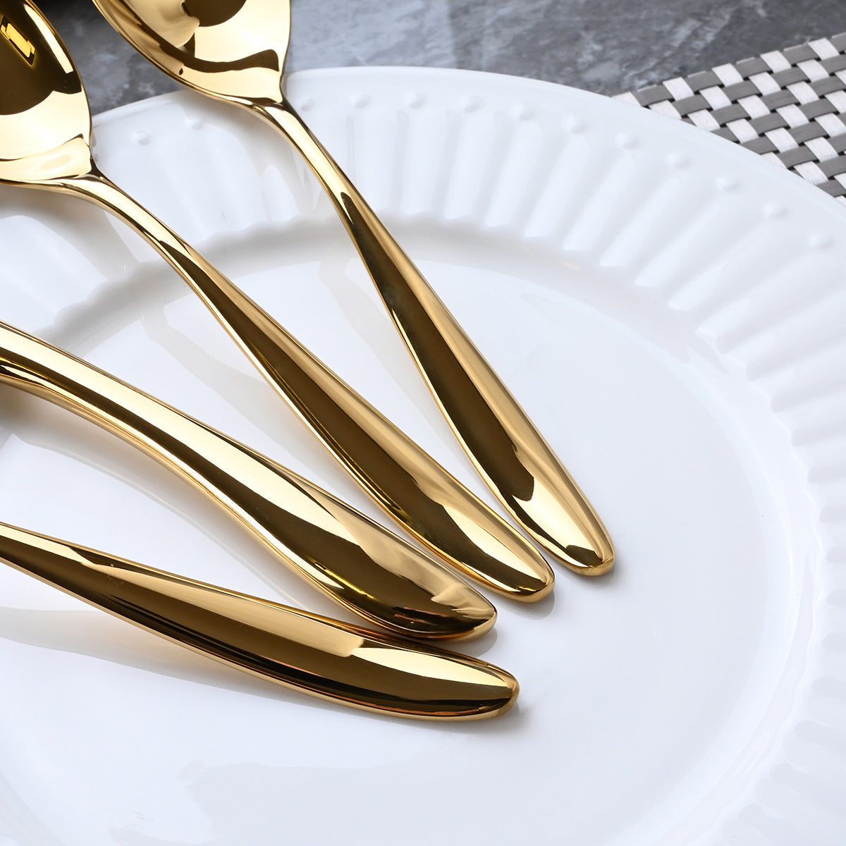 Wesford Flatware Set™ — Elevate Every Meal with Unshakable Elegance and Power