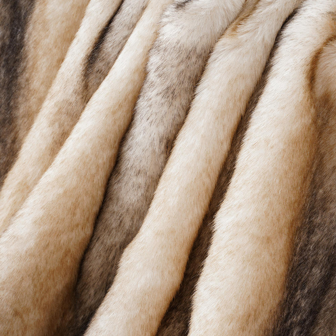 VioraLux — Soft Plush Throw Blanket with Lightweight Warmth